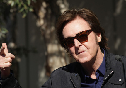 Paul McCartney va colabora la un nou album de studio cu producătorul muzical al cântăreţei Adele