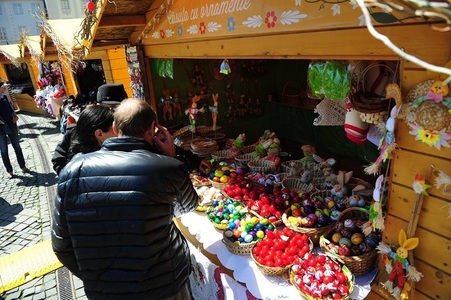Atelier de lumânări în care turiştii îşi vor putea face propriile produse, la Târgul de Paşti de la Sibiu