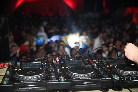 Tunisia l-a condamnat la un an de închisoare pe DJ-ul care a difuzat un remix muzical al chemării musulmane la rugăciune