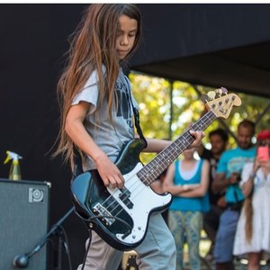 Fiul în vârstă de 12 ani al basistului trupei Metallica va pleca în turneu alături de grupul Korn