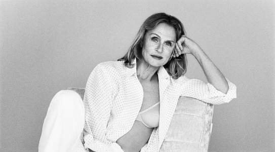 O actriţă în vârstă de 73 de ani face reclamă la lenjerie intimă în cea mai recentă campanie a brandului Calvin Klein