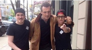 Liam Neeson a vizitat un restaurant din Vancouver care a anunţat că îi oferă sandvişuri ”pe viaţă”