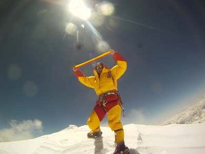 Premieră pentru România: Alpinistul Horia Colibăşanu a urcat pe Everest fără oxigen suplimentar şi fără şerpaşi. FOTO