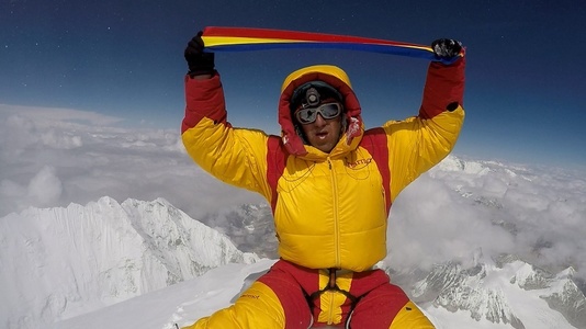 Alpinistul Horia Colibăşanu a dus steagul României în cel mai înalt loc de pe Pământ şi se gândeşte deja la o nouă expediţie pentru o premieră mondială. VIDEO