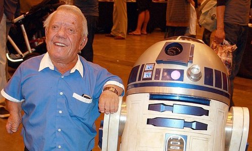 Star Wars: O versiune a robotului R2-D2, vândută pentru 2,76 milioane de dolari la o licitaţie în SUA