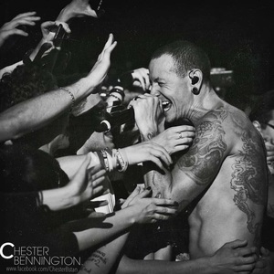 Formaţia Linkin Park a lansat un videoclip în dimineaţa în care Chester Bennington, solistul trupei, s-a sinucis - VIDEO