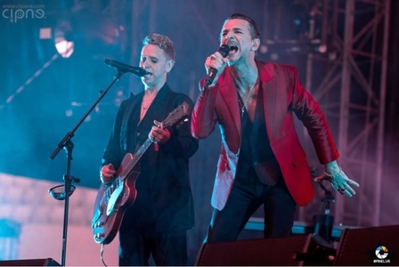 Concertul Depeche Mode de la Cluj-Napoca s-a desfăşurat în prezenţa a peste 40.000 de spectatori; Martin Gore a fost sărbătorit pe scenă