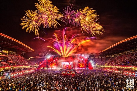 Festivalul Untold - Armin Van Buuren a mixat în faţa a peste 60.000 de persoane timp de patru ore. FOTO & VIDEO