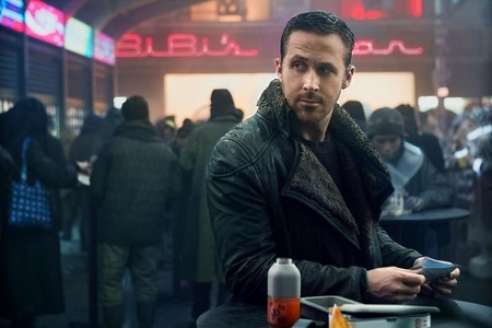 Filmul ”Blade Runner 2049”, cu Ryan Gosling şi Harrison Ford, a debutat pe primul loc în box office-ul nord-american