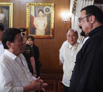Steven Seagal s-a întâlnit cu preşedintele filipinez Rodrigo Duterte în Manila