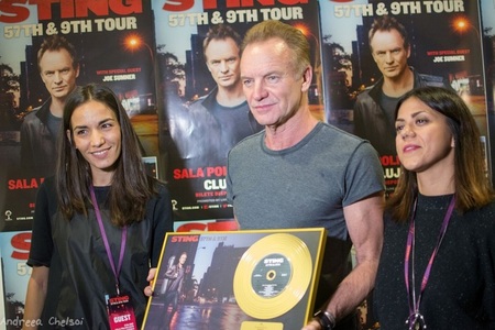 Sting a primit la Cluj-Napoca discul de aur din partea Universal Music Romania