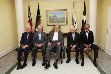 Cei cinci foşti preşedinţi americani în viaţă s-au adunat sâmbătă în Texas pentru un concert caritabil 