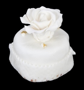 Un mini-tort amintire de la nunta cuplului Donald şi Melania Trump va fi vândut la licitaţie 