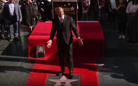 Actorul Dwayne Johnson a primit o stea pe Walk of Fame din Hollywood
