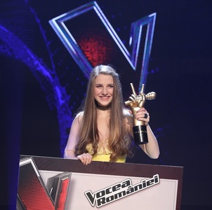 Ana Munteanu, câştigătoarea sezonului şapte al emisiunii „Vocea României”, a lansat prima ei piesă, „Măşti” 