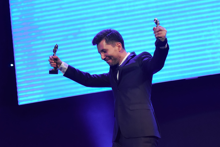 Gala premiilor Gopo - „Un pas în urma serafimilor”, desemnat cel mai bun film, iar Daniel Sandu a primit premiul pentru ”cel mai bun regizor”. Vlad Ivanov, desemnat câştigător al categoriei „cel mai bun actor într-un rol principal”. Lista câştigătorilor