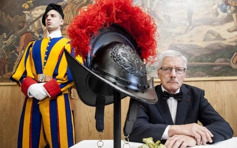 Garda Elveţienă Pontificală, armata Papei, va avea coifuri din plastic realizate cu imprimante 3D