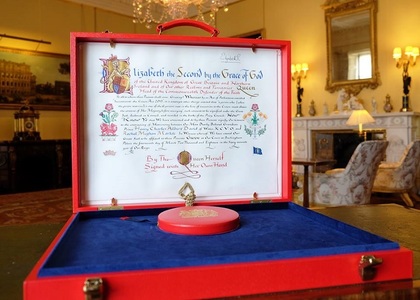 Palatul Buckingham a dezvăluit consimţământul scris al reginei Elizabeth II pentru nunta prinţului Harry

