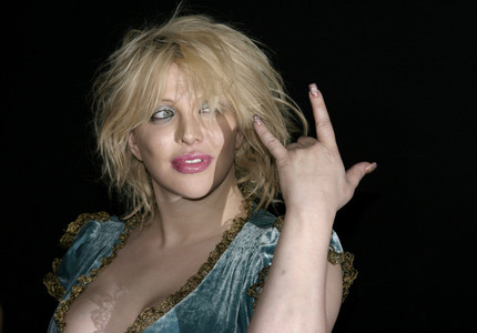 Courtney Love, acuzată că a complotat să-l ucidă pe fostul ei ginere pentru a recupera chitara lui Kurt Cobain