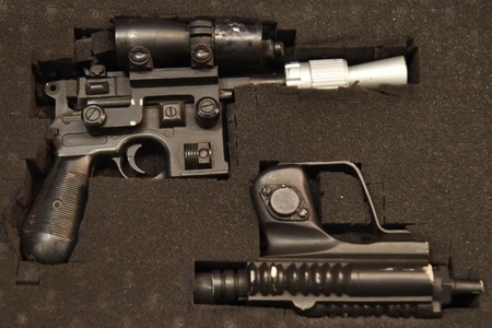 Armă falsă folosită de Harrison Ford în „Întoarcerea lui Jedi", vândută pentru mai mult de jumătate de milion de dolari