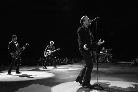U2 a reprogramat concertul de la Berlin. Bono: Medicul a eliminat orice problemă serioasă legată de pierderea vocii