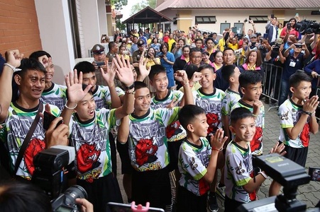 Thailanda: Coşmarul copiilor din peştera inundată va fi transpus pe marele ecran
