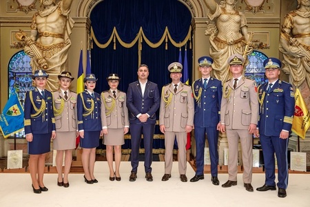 Noile uniforme ale Armatei Române au fost create de Alexandru Ciucu - FOTO