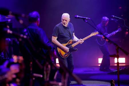 David Gilmour va scoate la vânzare, în scop caritabil, peste 120 de chitare