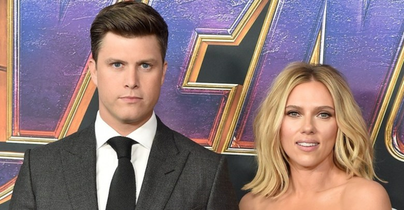 Actriţa Scarlett Johansson şi prezentatorul de televiziune Colin Jost s-au logodit