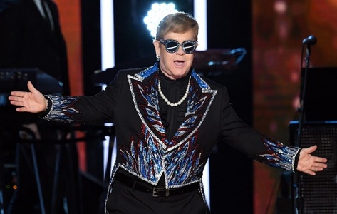 Emmanuel Macron îi va conferi Legiunea de Onoare cântăreţului britanic Elton John