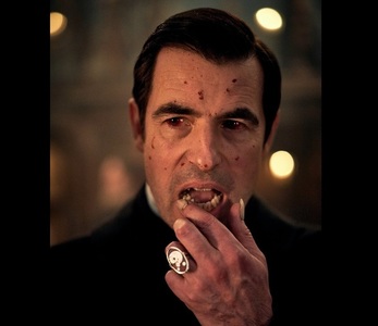 Primele imagini cu actorul Claes Bang în rolul contelui Dracula, lansate