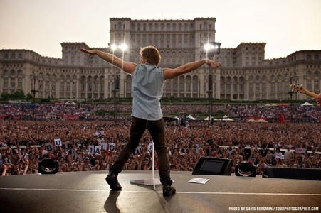 Bon Jovi şi The Cure vor cânta mai mult de 2 ore în Piaţa Constituţiei din Bucureşti