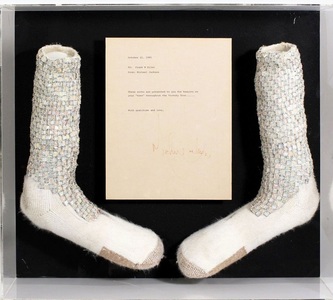 Şosetele purtate de Michael Jackson în timpul primului dans "moonwalk" ar putea fi vândute la licitaţie pentru un milion de dolari