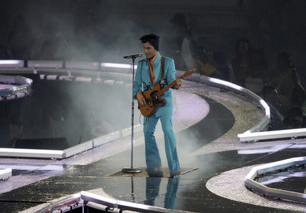 O inedită piesă Prince, lansată după mai bine de 35 de ani - AUDIO