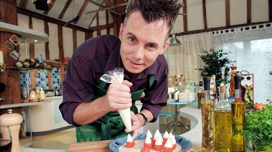Celebrul bucătar britanic Gary Rhodes a murit din cauza unei hemoragii cerebrale