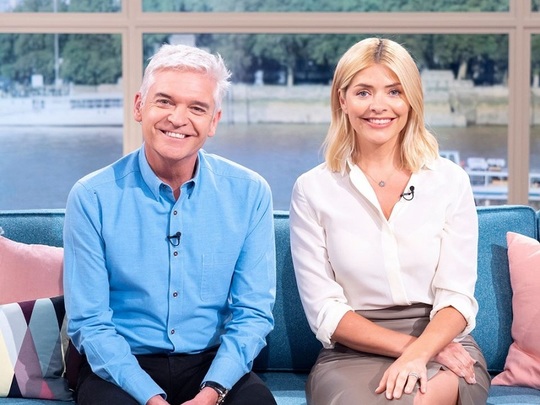 Phillip Schofield şi Holly Willoughby, prezentatorii emisiunii 