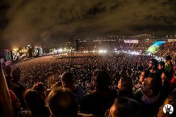 Festivalul mexican Vive Latino, cu Guns N' Roses, Carlos Vives şi Zoe capete de afiş, a debutat cu peste 70.000 de spectatori
