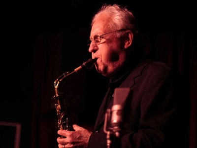 Saxofonistul jazz Lee Konitz, colaborator al lui Miles Davis, a murit din cauza Covid-19