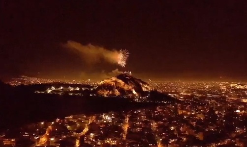 Atena a fost luminată de Paşte cu focuri de artificii - VIDEO