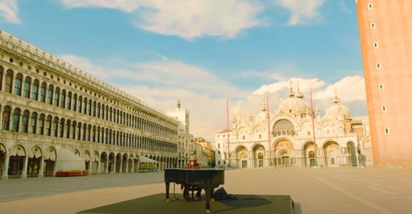 Veneţia - Cântăreţul italian Zucchero a cântat în Piaţa San Marco pustie - VIDEO