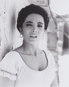 Actriţa de origine argentiniană Linda Cristal, care a jucat alături de John Wayne, Tony Curtis şi Charles Bronson, a murit