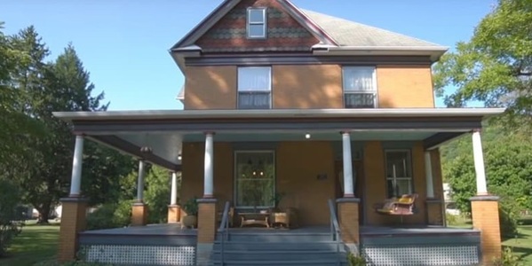 Casa unuia dintre criminalii în serie din "Tăcerea mieilor", scoasă la vânzare - VIDEO