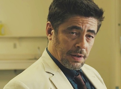 Benicio Del Toro va fi protagonistul filmului „Reptile”, lungmetrajul de debut al regizorului de videoclipuri Grant Singer