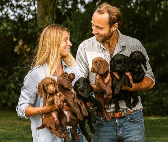 James Middleton şi logodnica lui, Alizee Thevenet, împreună cu puii Lunei