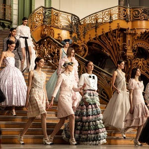 Casa Chanel şi-a prezentat colecţia de primăvară-vară online - VIDEO