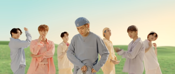 Costume purtate de membrii grupului BTS în videoclipul „Dynamite”, vândute în licitaţie pentru mai mult de 160.000 de dolari