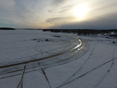 Finlandezii construiesc cel mai mare "carusel din gheaţă" - FOTO/ VIDEO