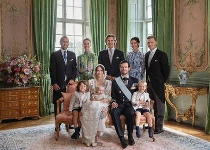 Familia regală suedeză a publicat trei fotografii oficiale de la botezul prinţului Julian 