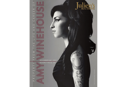 Obiecte care au aparţinut cântăreţei Amy Winehouse, vândute pentru mai mult de 4 milioane de dolari
