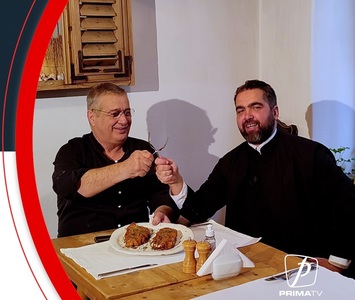 Preotul şi realizatorul de film Ciprian Mega, invitatul lui Mircea Dinescu în emisiunea „Poezie şi delicateţuri”